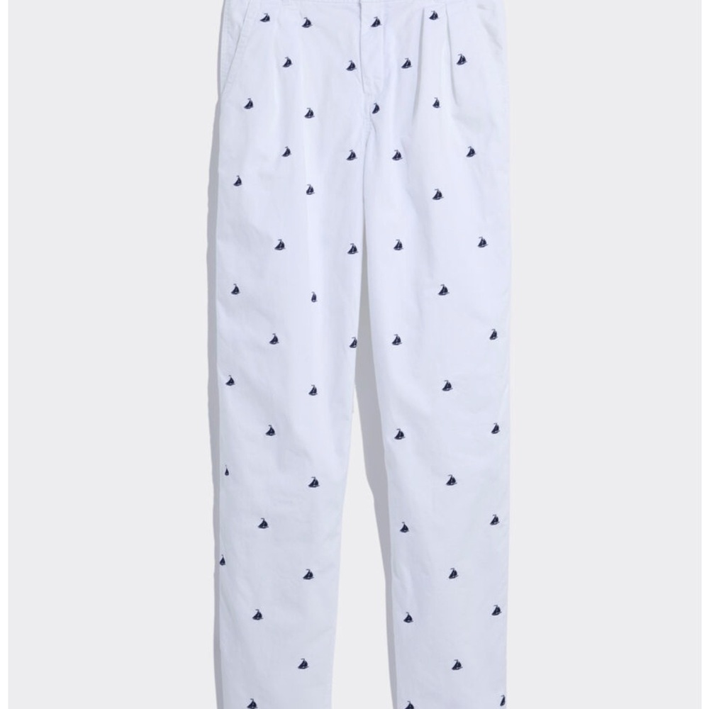 Vineyard Vines White chinos with Navy sailboats